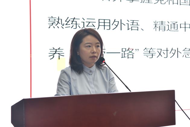 深入专业研讨 优化课题研究——棠外举行区级课题开题暨省级课题联组活动