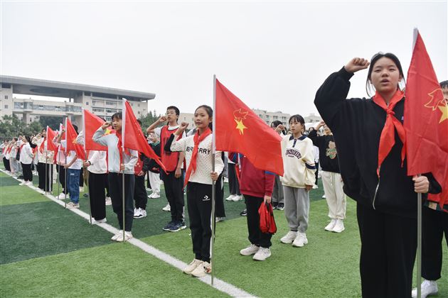 红领巾心向党 共筑梦新时代——棠外举行初2022级少先队建队仪式