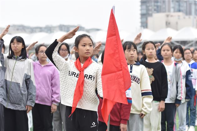 红领巾心向党 共筑梦新时代——棠外举行初2022级少先队建队仪式 