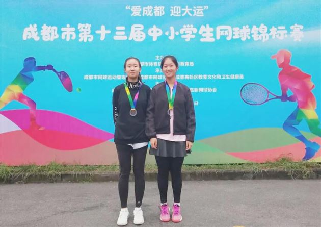 刘玥池（左）和唐文婧（右）