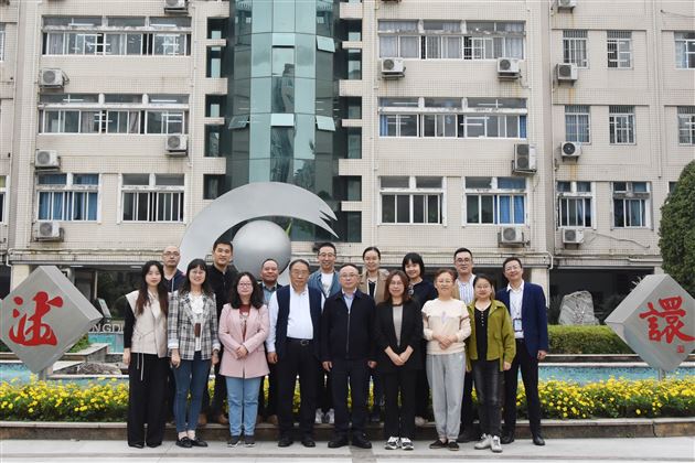 暖阳照耀话教研 倾情指导促成长——四川省教科院段增勇老师走进棠外高2022级语文教学一线