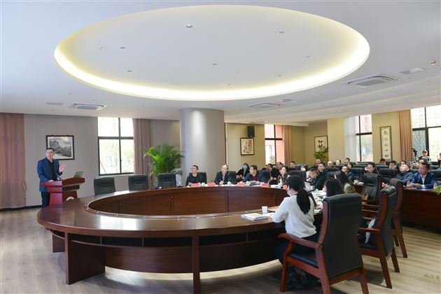 变革课堂形态 建设高效课堂——棠外高中副校长邓思海在双流区普通高中课程建设考评会上作主题汇报