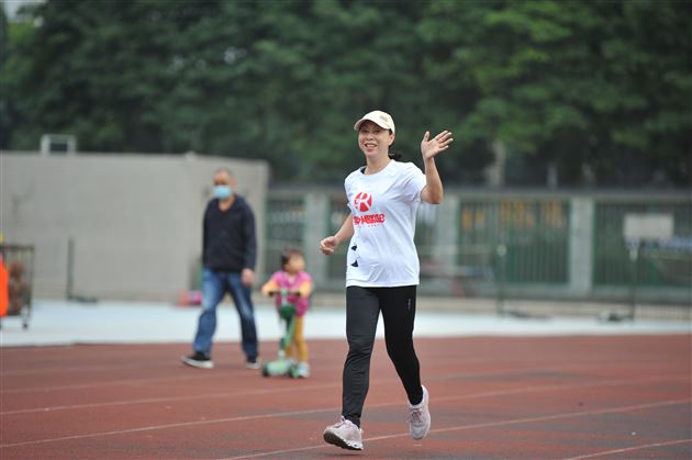 以运动致敬生活 用热爱迎接未来——第六届棠外教职工校园欢乐跑圆满完成 