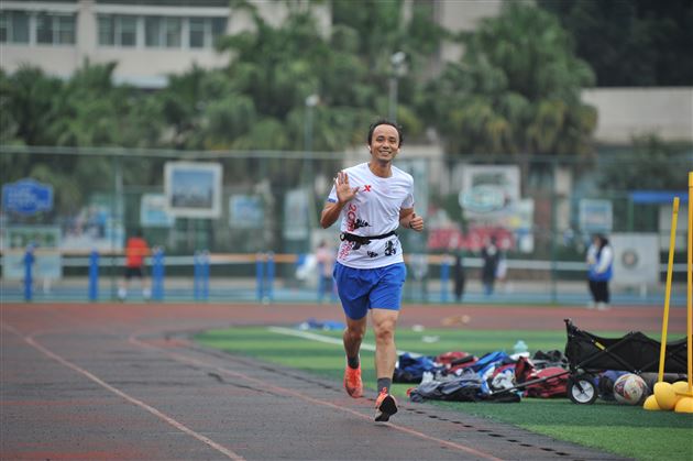 以运动致敬生活 用热爱迎接未来——第六届棠外教职工校园欢乐跑圆满完成