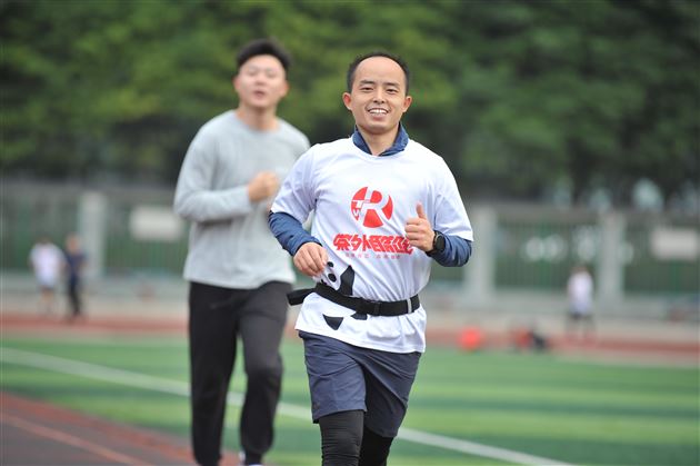 以运动致敬生活 用热爱迎接未来——第六届棠外教职工校园欢乐跑圆满完成