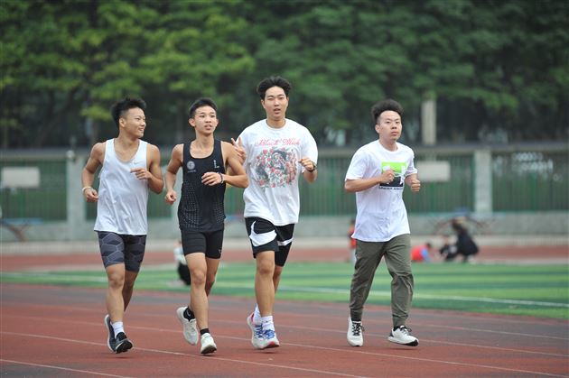 以运动致敬生活 用热爱迎接未来——第六届棠外教职工校园欢乐跑圆满完成