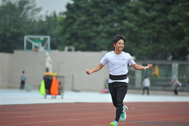 以运动致敬生活 用热爱迎接未来——第六届棠外教职工校园欢乐跑圆满完成