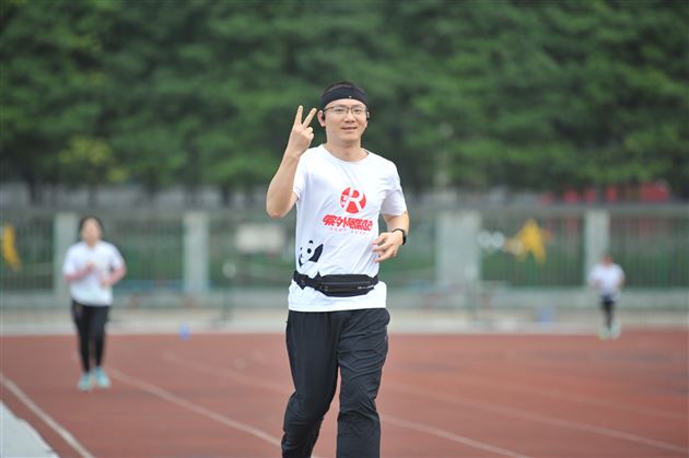 以运动致敬生活 用热爱迎接未来——第六届棠外教职工校园欢乐跑圆满完成