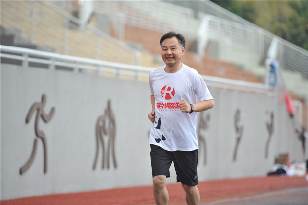 以运动致敬生活 用热爱迎接未来——第六届棠外教职工校园欢乐跑圆满完成
