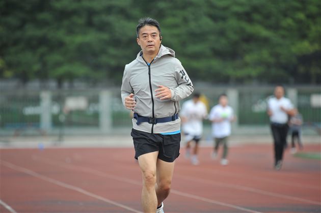 以运动致敬生活 用热爱迎接未来——第六届棠外教职工校园欢乐跑圆满完成