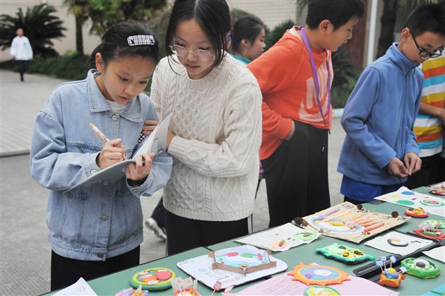 棠外初2022级开展“玩转细胞”模型制作大赛 