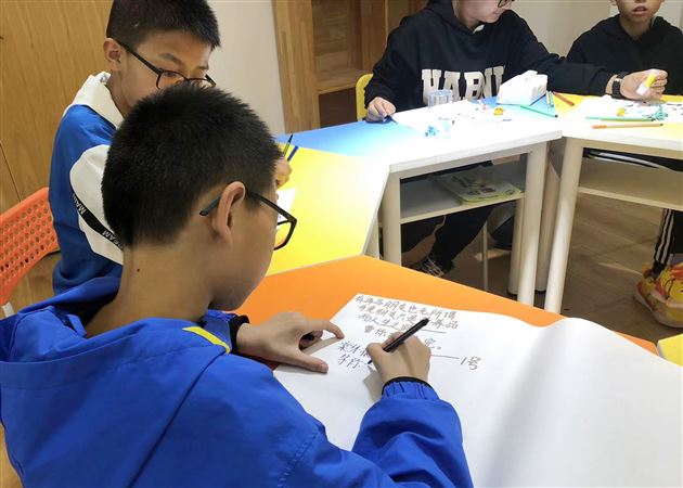 园艺中初识 绘画里探寻——记棠外初中心理健康教育第二课堂