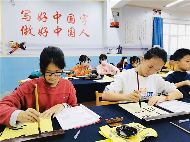 写好中国字 做好中国人———棠外初2022级书法第二课堂开课啦 