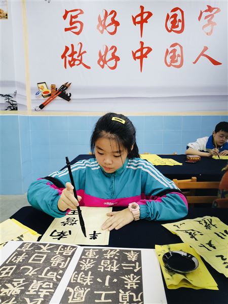 写好中国字 做好中国人———棠外初2022级书法第二课堂开课啦 
