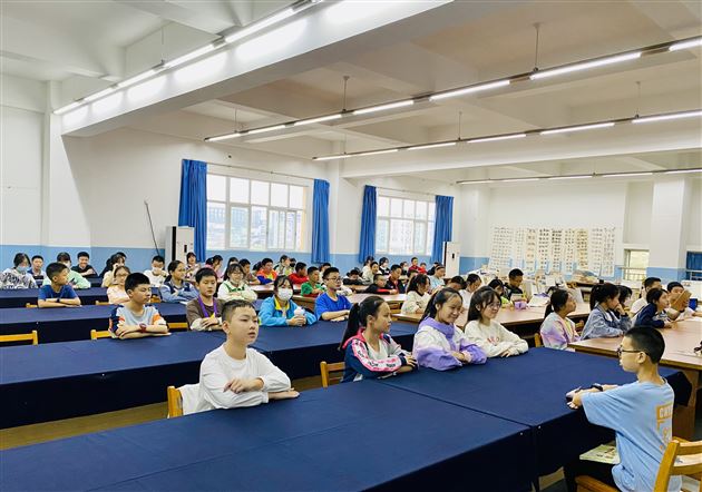 写好中国字 做好中国人———棠外初2022级书法第二课堂开课啦