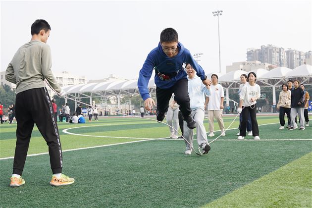 团结才能胜利 奋斗才会成功 ——棠外高中第九届集体项目运动会圆满举行