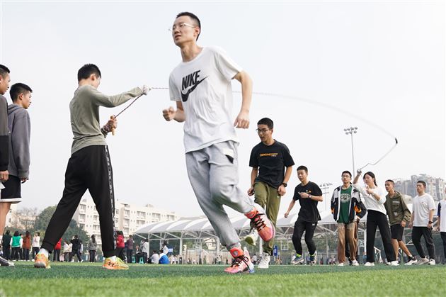 团结才能胜利 奋斗才会成功 ——棠外高中第九届集体项目运动会圆满举行