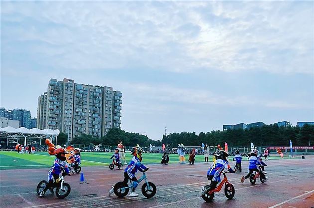 玩转三球 悦享运动——棠湖仁智幼儿园第二届幼运会暨三大球运动节