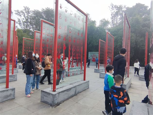 砥砺奋进显初心 凝聚共识谋发展——中共成都棠湖外国语学校高中第一支部开展党建活动 