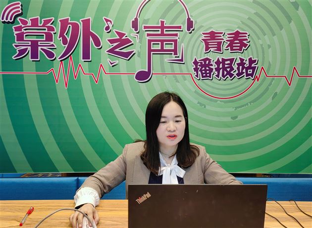 棠外教师李秀芳、吴小红受邀为四川省广元市高中英语教师作专题讲座和课例分享 