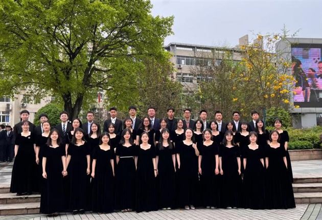 游昕（前排右三）