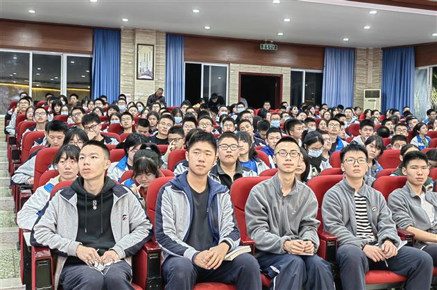 过程全力以赴 结果水到渠成——记棠外高2022级创新班修身励志讲座