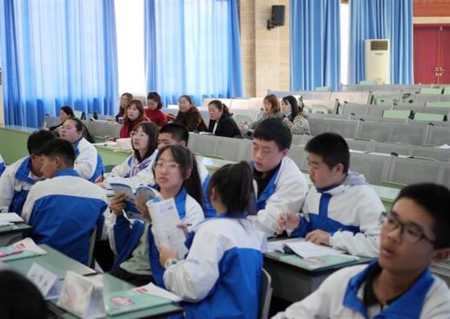 关注学生评价 促使目标达成——“教学评一致性研究”初中第四联组课题研讨活动