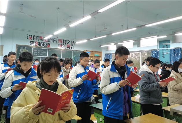 学习党的二十大精神，自觉维护宪法权威——棠外初中举行“国家宪法日”主题教育系列活动