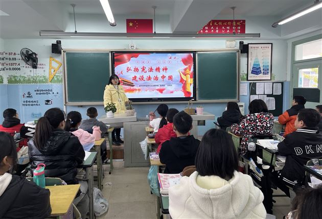 学习党的二十大精神，自觉维护宪法权威——棠外初中举行“国家宪法日”主题教育系列活动