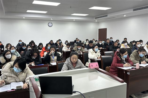 棠外初中党员教师袁成受达州市教育局邀请作德育专题讲座