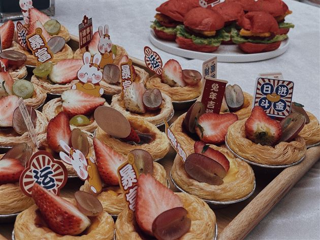 福兔迎新萌娃贺岁 美味聚集喜迎新年——棠湖仁智幼儿园2023新年大餐美味来袭