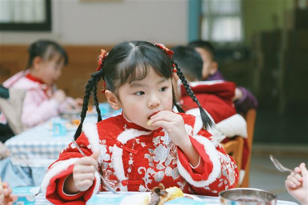 福兔迎新萌娃贺岁 美味聚集喜迎新年——棠湖仁智幼儿园2023新年大餐美味来袭