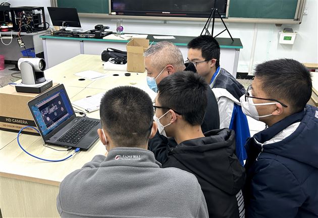 彭刚老师为入选学生进行面试培训