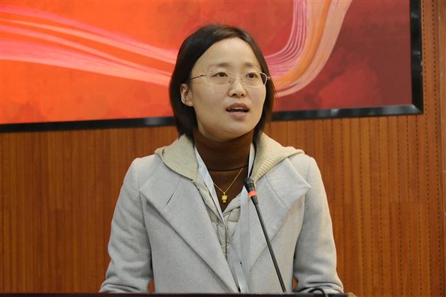 棠外工会主席、校团委书记张莉老师分享读书心得