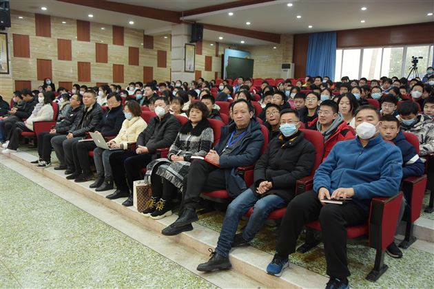 阅读向光明 爱国记心间——“光明读书会”主题阅读活动在成都棠湖外国语学校启动