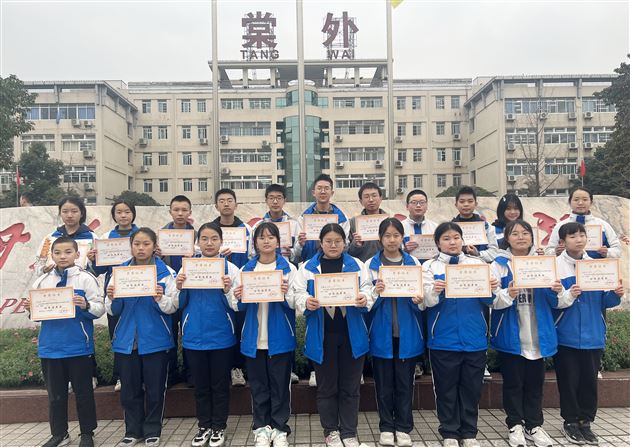 和诗词作伴 与书画同行——记棠外初二语文寒假实践作业精彩展评