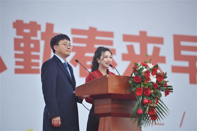 人勤春来早 读书正当时——成都棠湖外国语学校2023年春季开学典礼 