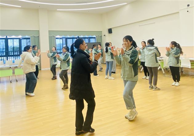 我园周先勇副园长受邀赴怡心第九幼儿园开展骨干教师专题培训