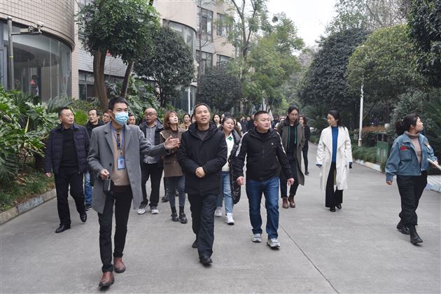 崇州市科技辅导员到棠外参观交流