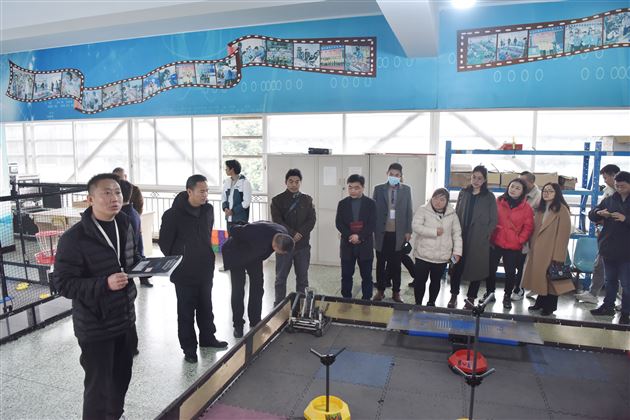 崇州市科技辅导员到棠外参观交流