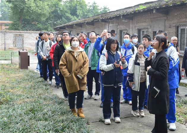 棠外学员参观909设计院旧址（图片来源：省英才计划管理办）