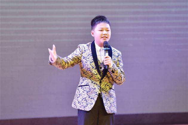 参加学校举办的第四届校园主持人大赛