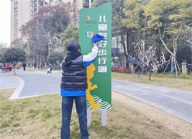 走出校园，美化环境——棠外初高中联合开展“学习雷锋好榜样”志愿服务