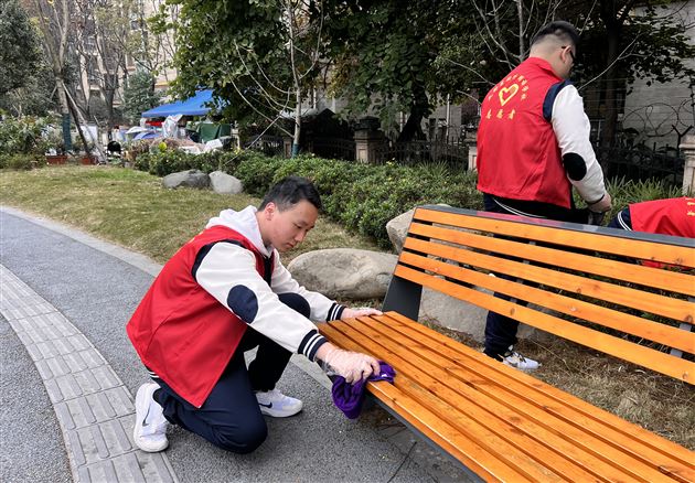 走出校园，美化环境——棠外初高中联合开展“学习雷锋好榜样”志愿服务