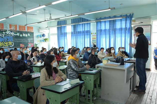 为了孩子们更加优秀而阳光——记新学期棠外初二家长会 