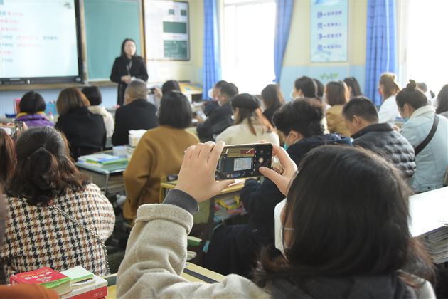 为了孩子们更加优秀而阳光——记新学期棠外初二家长会