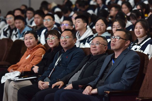 学习榜样 逐梦前行——棠外高2022级举行学业表彰与励志讲座活动