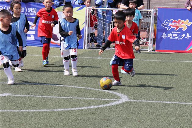 棠湖仁智幼儿园足球队再获佳绩