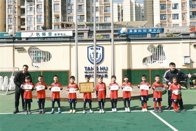 棠湖仁智幼儿园足球队再获佳绩
