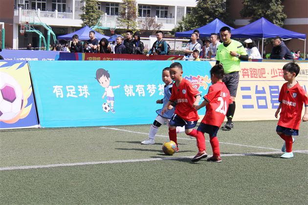 棠湖仁智幼儿园足球队再获佳绩